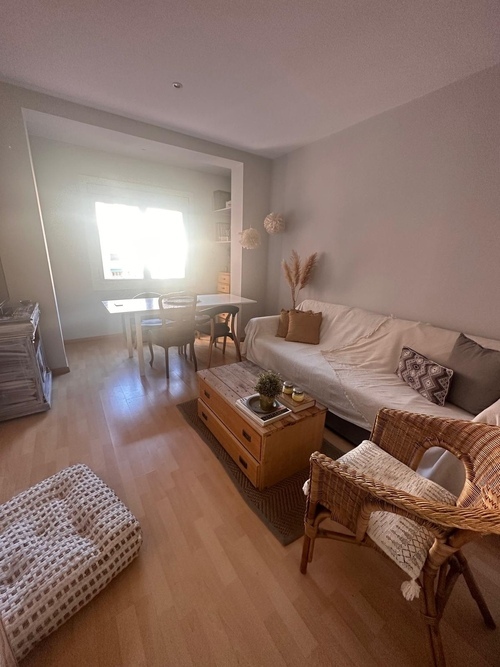 Room in a 3-person shared flat in Eixample · 4