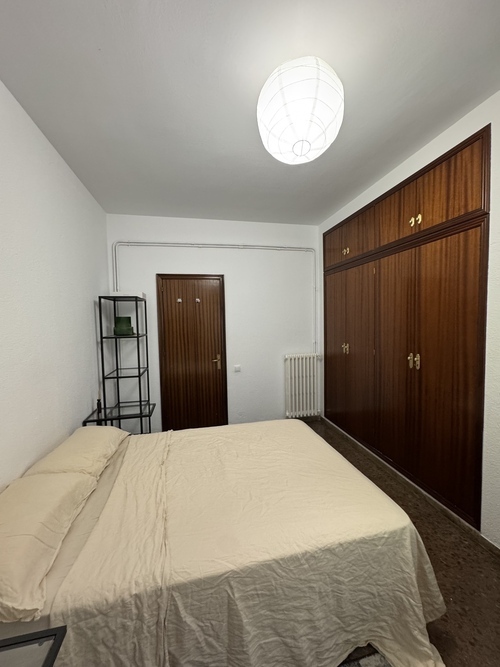 Habitación en piso compartido de 5 personas en Eixample · 2