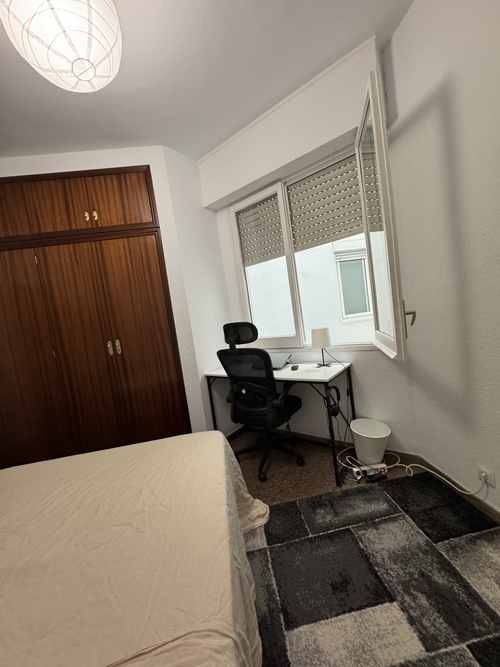 Habitación en piso compartido de 5 personas en Eixample · 3