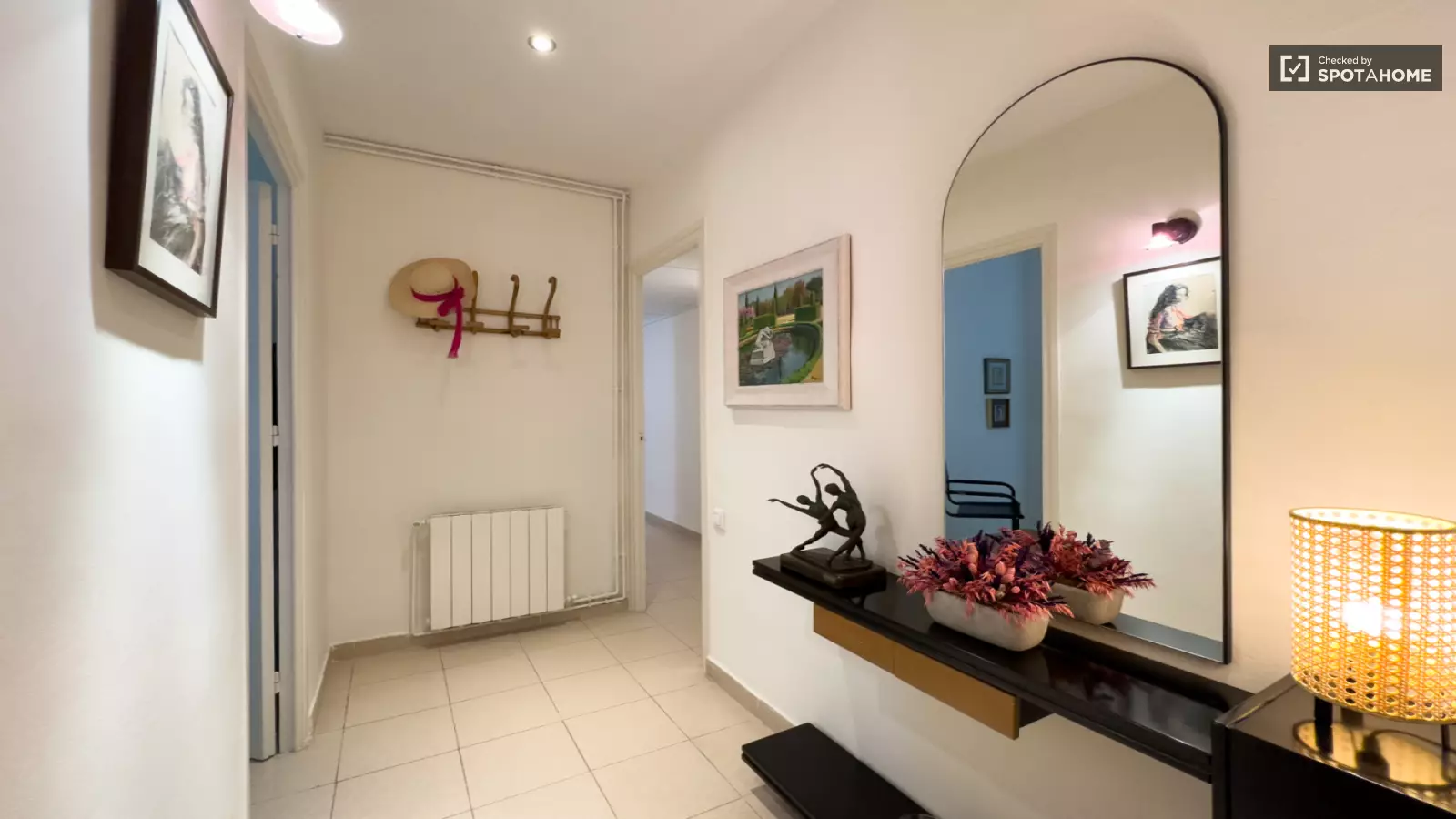Habitación amueblada en piso compartido de 4 personas en Eixample · 4