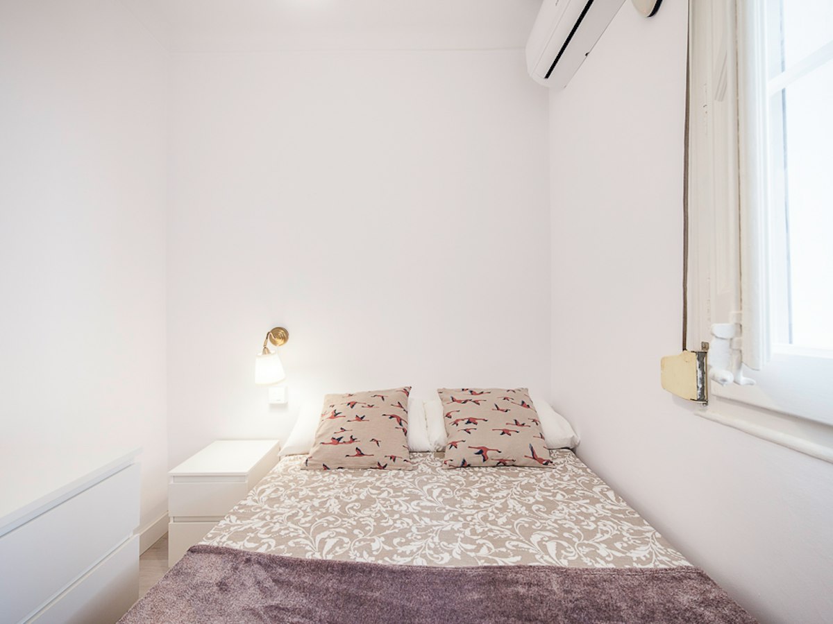 Habitación amueblada en piso compartido de 6 personas en Sants-Montjuïc · 2
