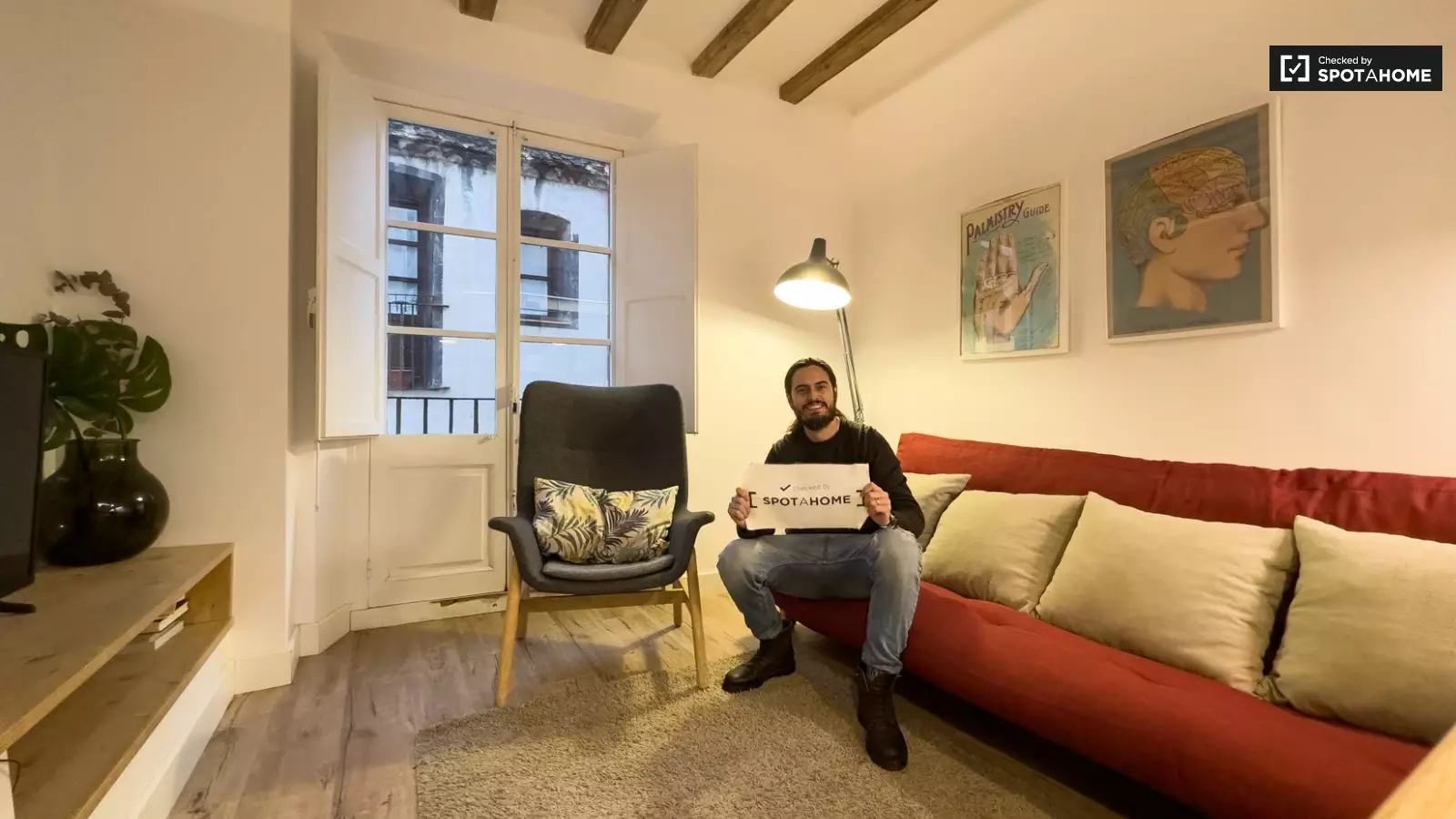 Piso de 2 dormitorios amueblado en Ciutat Vella, 45 m² · 2