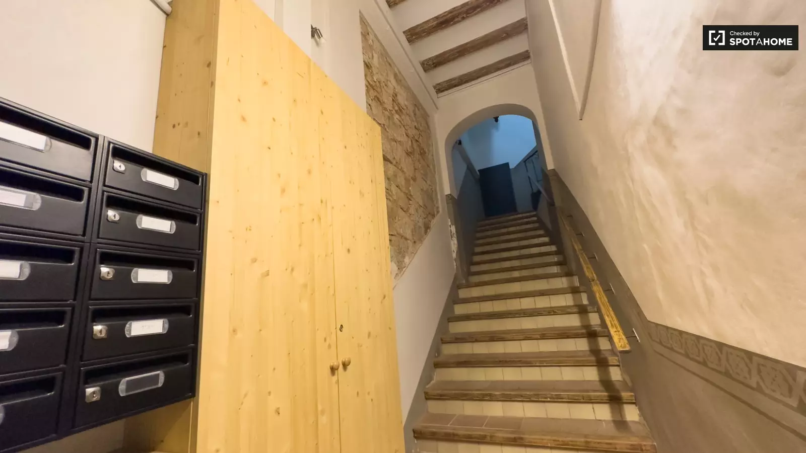 Piso de 2 dormitorios amueblado en Ciutat Vella, 45 m² · 3