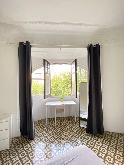 Room in a 6-person shared flat in Eixample · 3