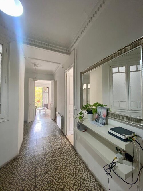 Room in a 6-person shared flat in Eixample · 4