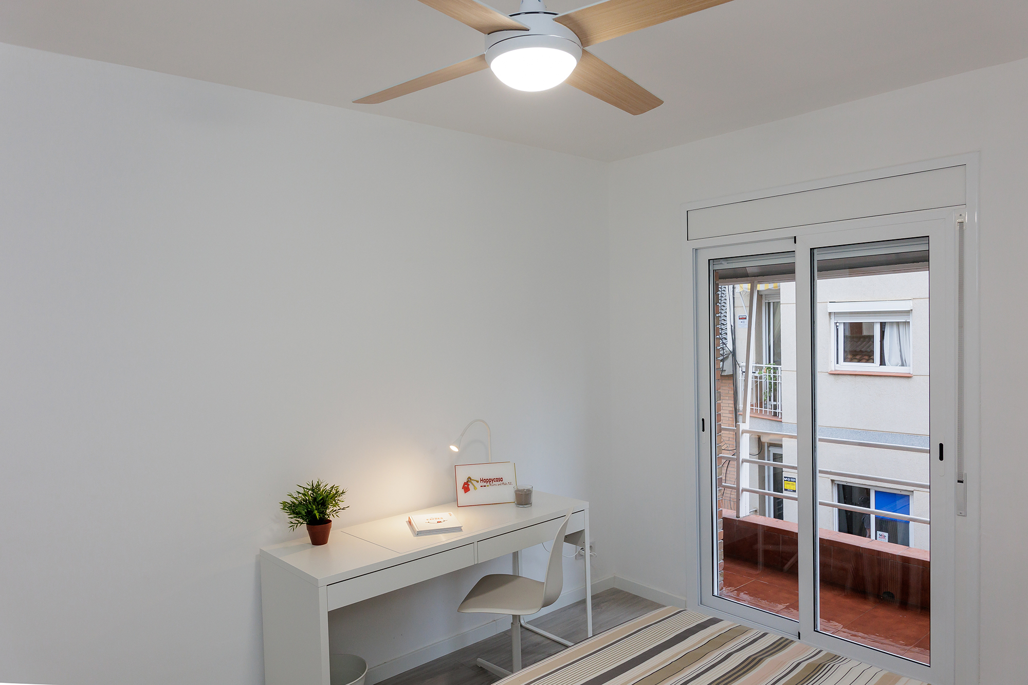 Room in a shared flat in L'Hospitalet · 3