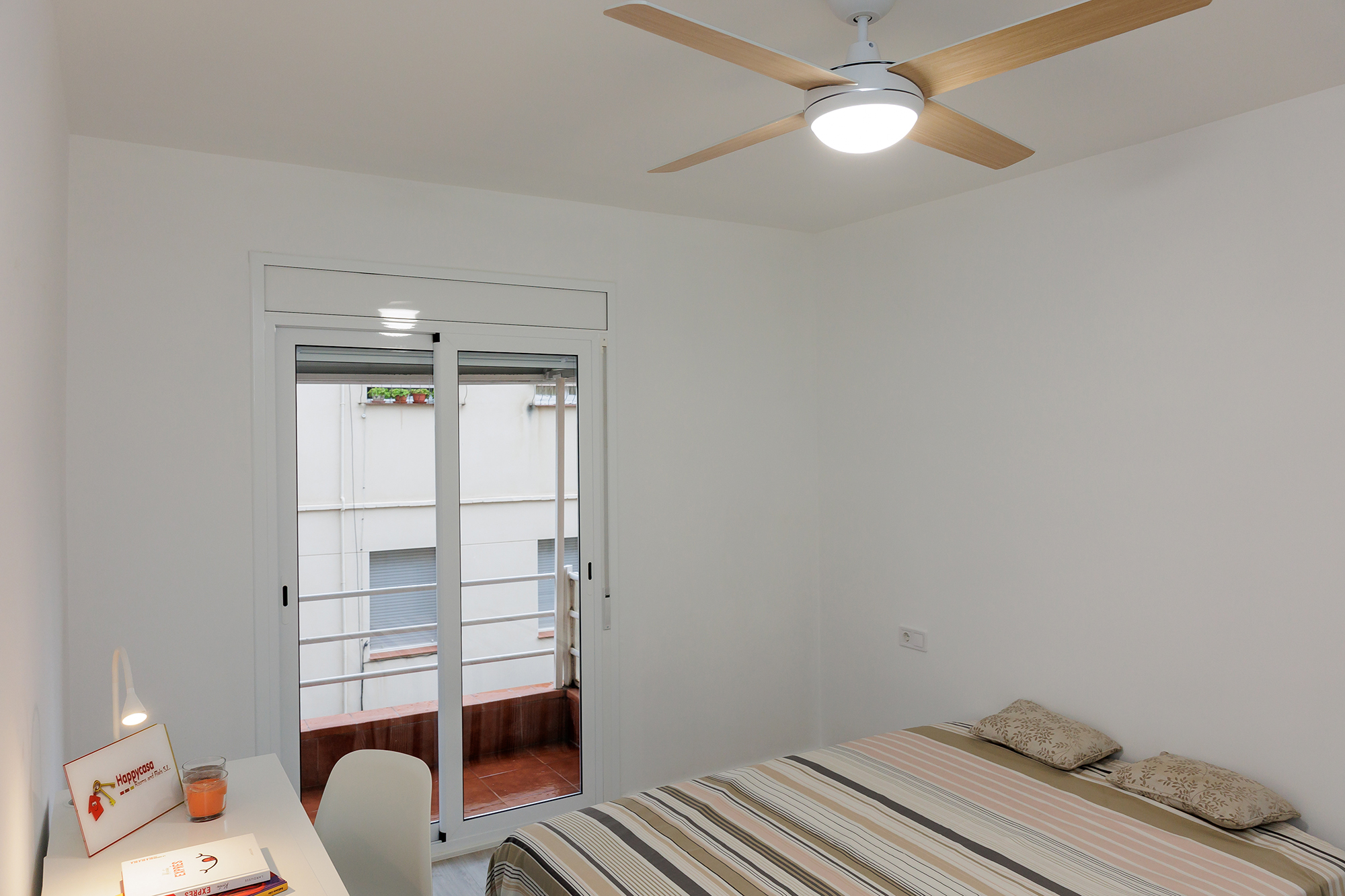 Room in a shared flat in L'Hospitalet · 4