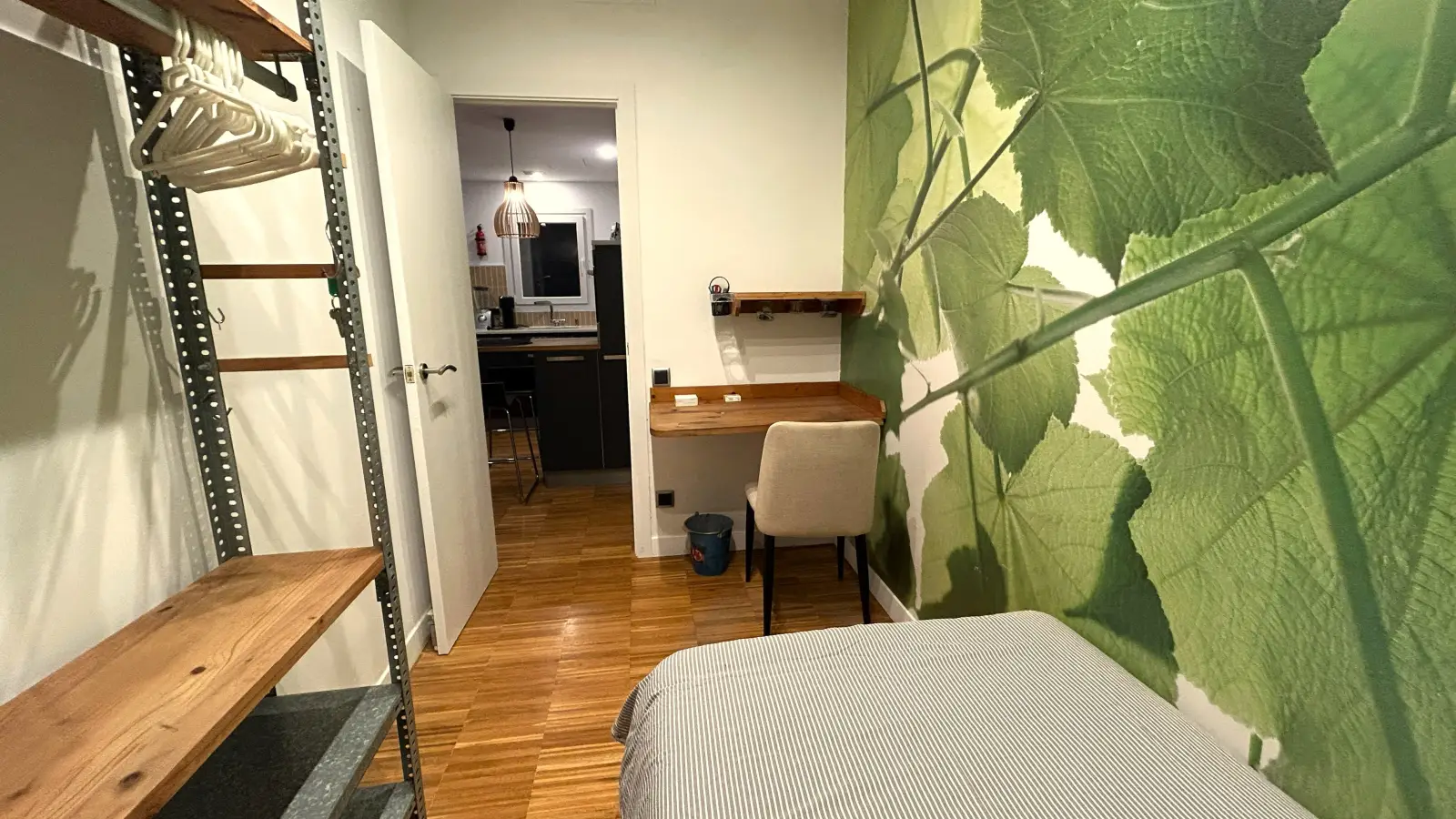 Furnished room in a shared flat in Sants-Montjuïc · 2