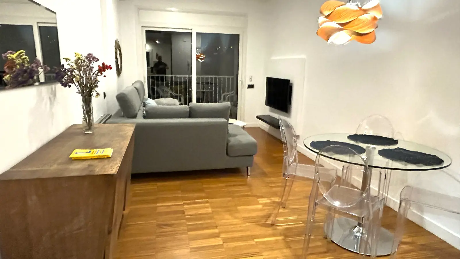 Furnished room in a shared flat in Sants-Montjuïc · 4