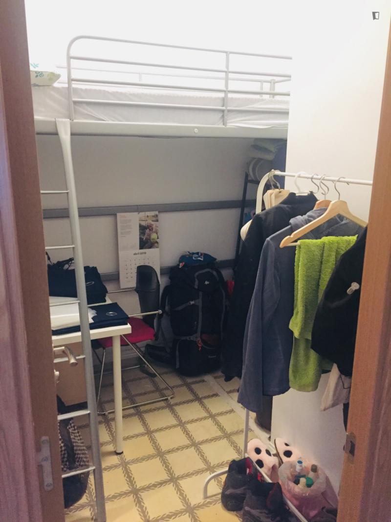 Furnished room in a 4-person shared flat in Sants-Montjuïc · 2