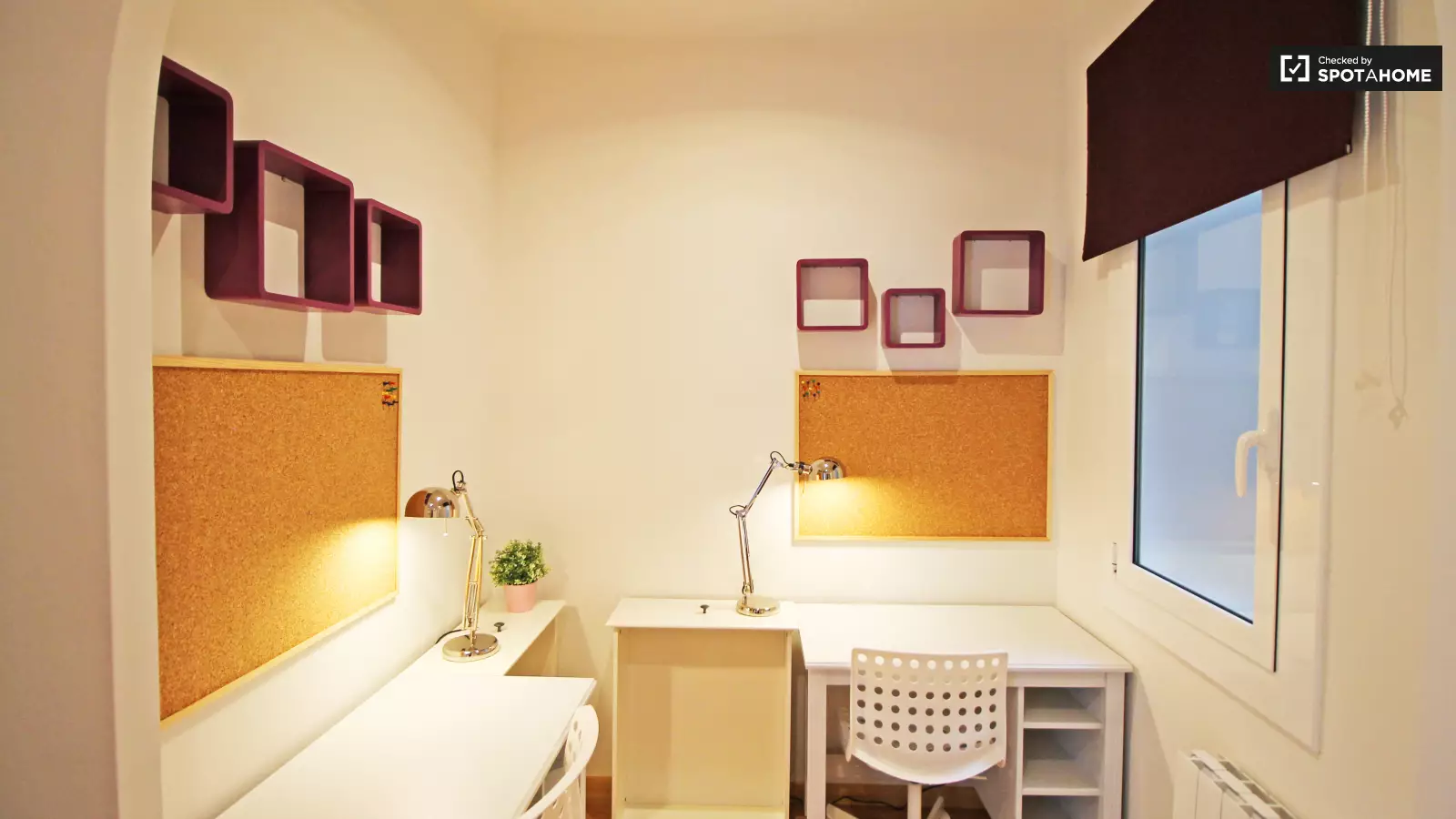 Furnished room in a shared flat in Gràcia · 3