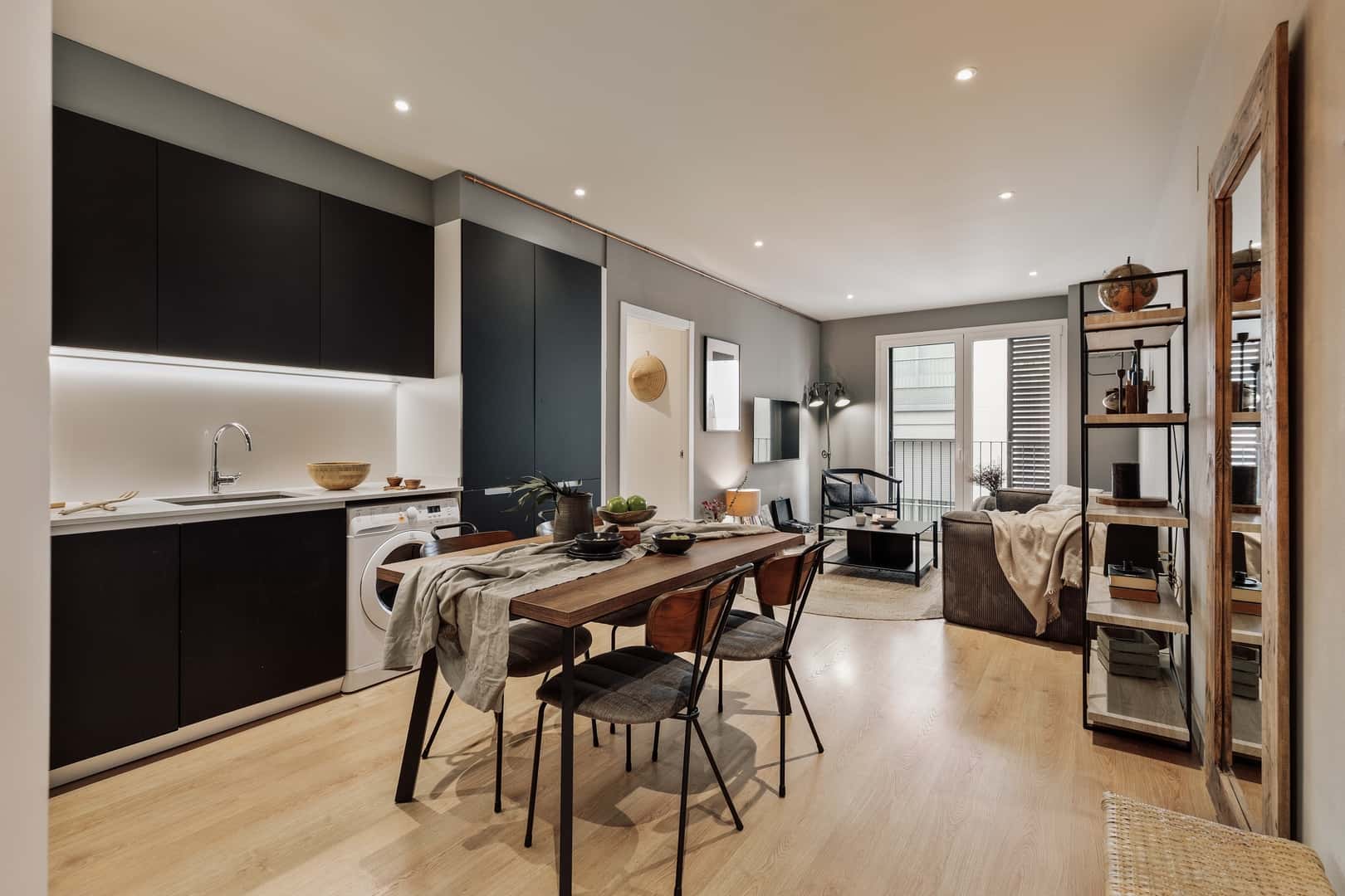 Furnished 2-bedroom flat in Eixample, 70 m² · 2