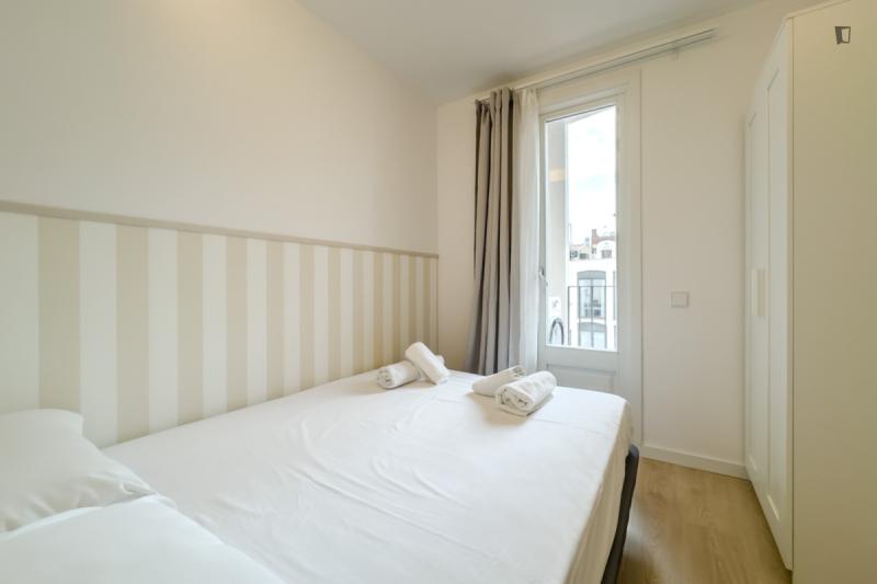 Furnished 2-bedroom flat in Sants-Montjuïc · 3