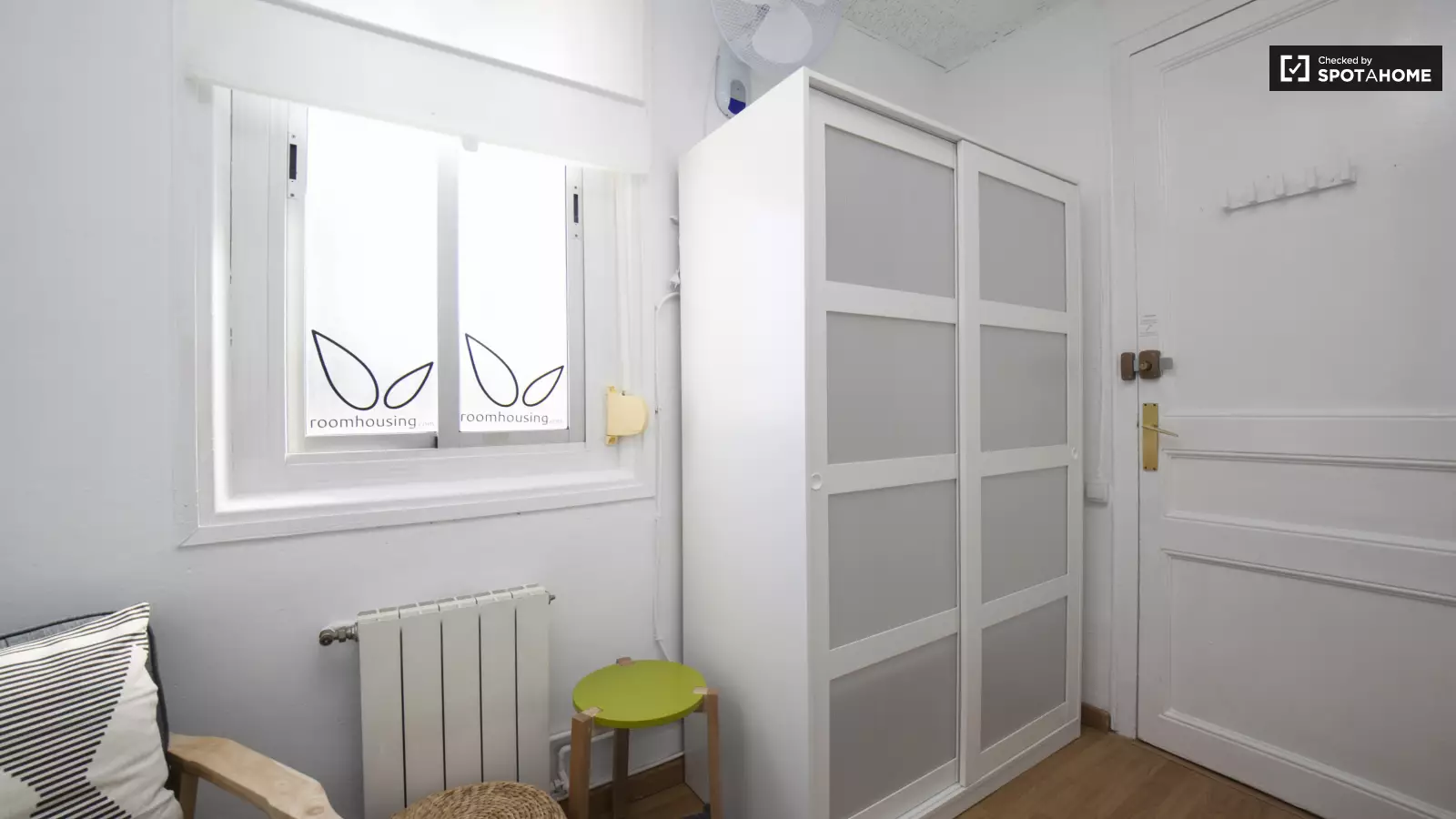 Furnished room in a 5-person shared flat in Gràcia · 2