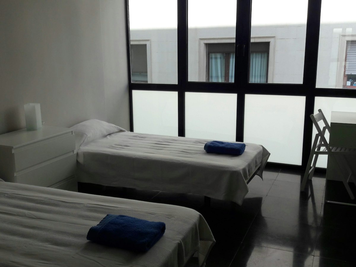 Furnished room in a 9-person shared flat in Gràcia · 2