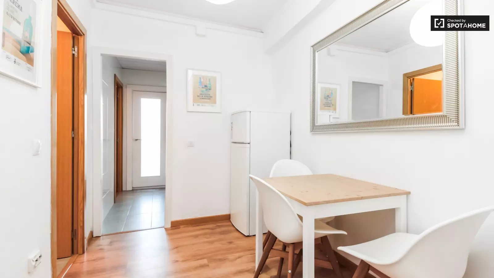 Furnished 2-bedroom flat in Eixample, 45 m² · 4