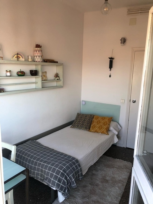 Room in a 3-person shared flat in Sants-Montjuïc · 2