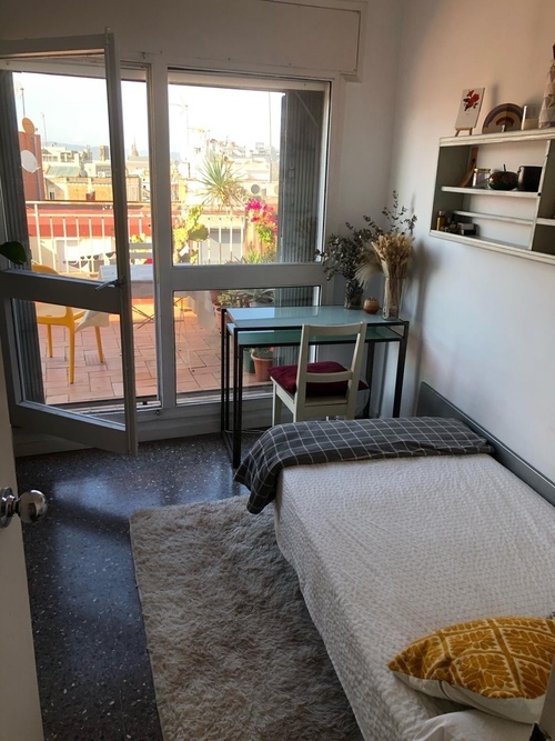 Room in a 3-person shared flat in Sants-Montjuïc · 3