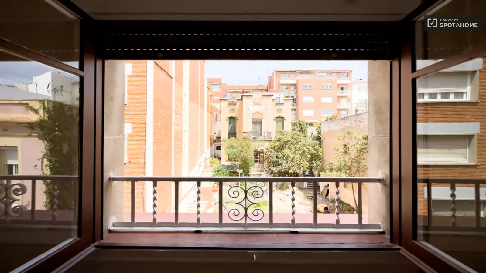 Habitación amueblada en piso compartido de 6 personas en Gràcia · 3