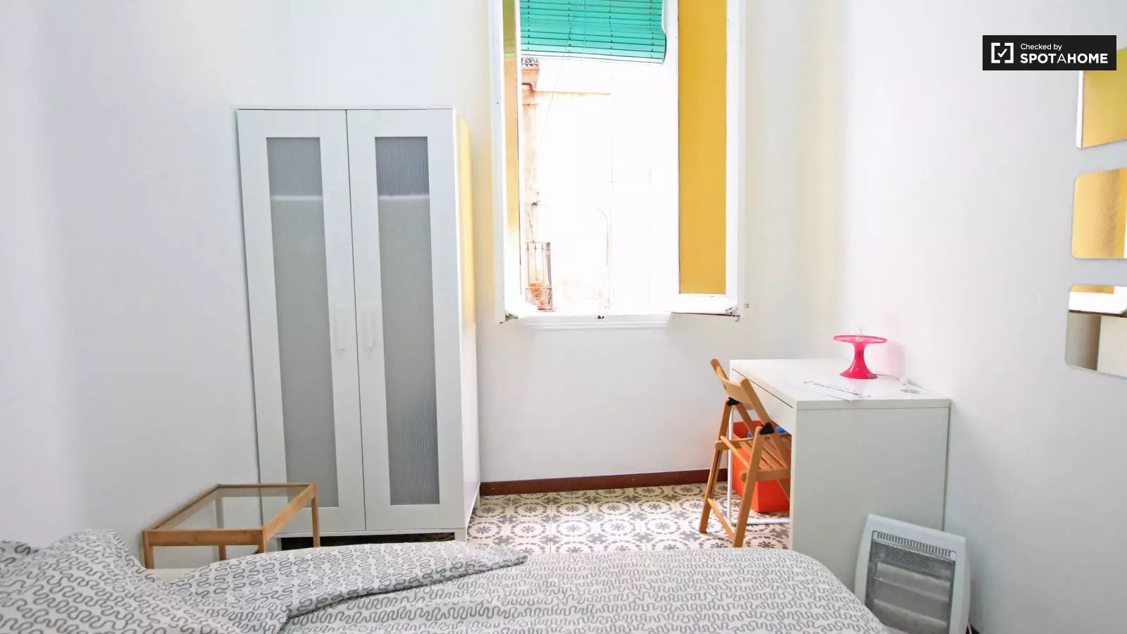 Habitación amueblada en piso compartido en Ciutat Vella · 2