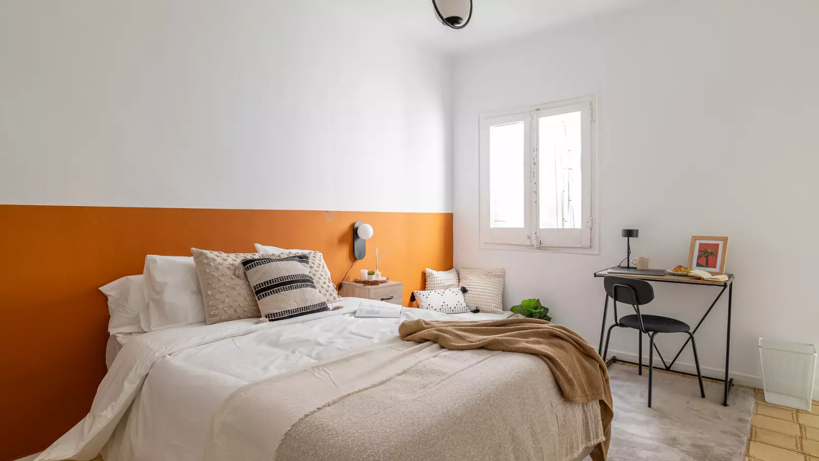 Furnished room in a shared flat in Ciutat Vella · 2