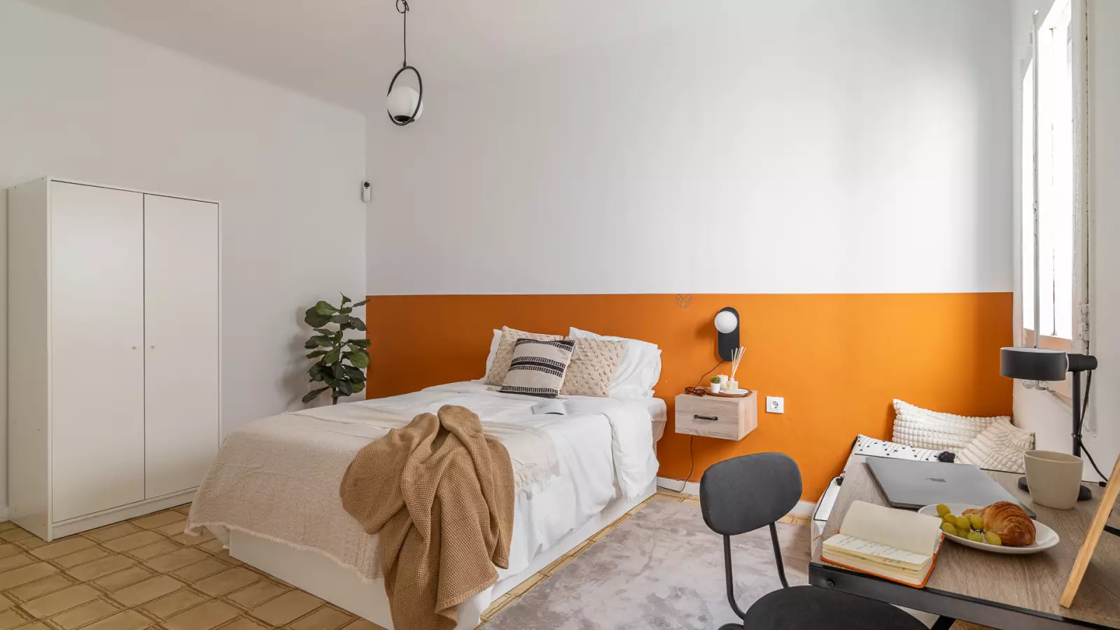 Furnished room in a shared flat in Ciutat Vella · 3