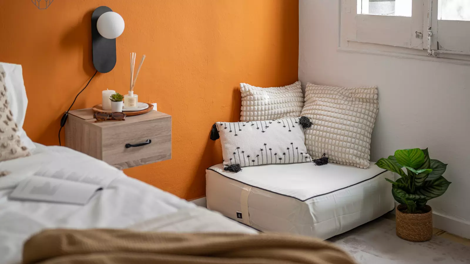 Furnished room in a shared flat in Ciutat Vella · 4