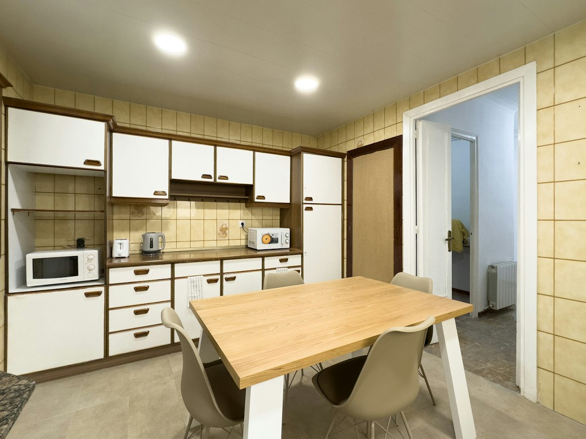 Habitación amueblada en piso compartido de 11 personas en Sants-Montjuïc · 4
