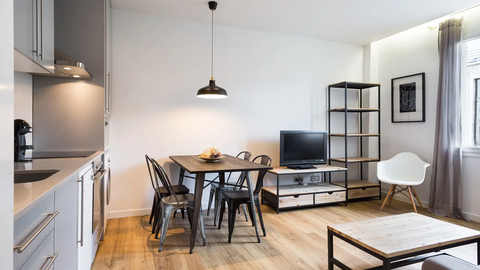 Furnished 2-bedroom flat in Eixample, 60 m² · 2