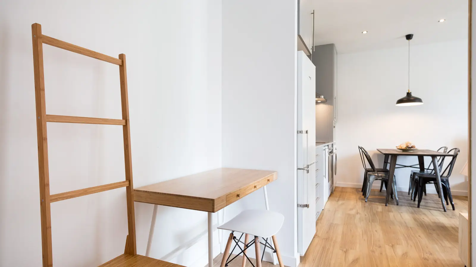 Furnished 2-bedroom flat in Eixample, 60 m² · 4