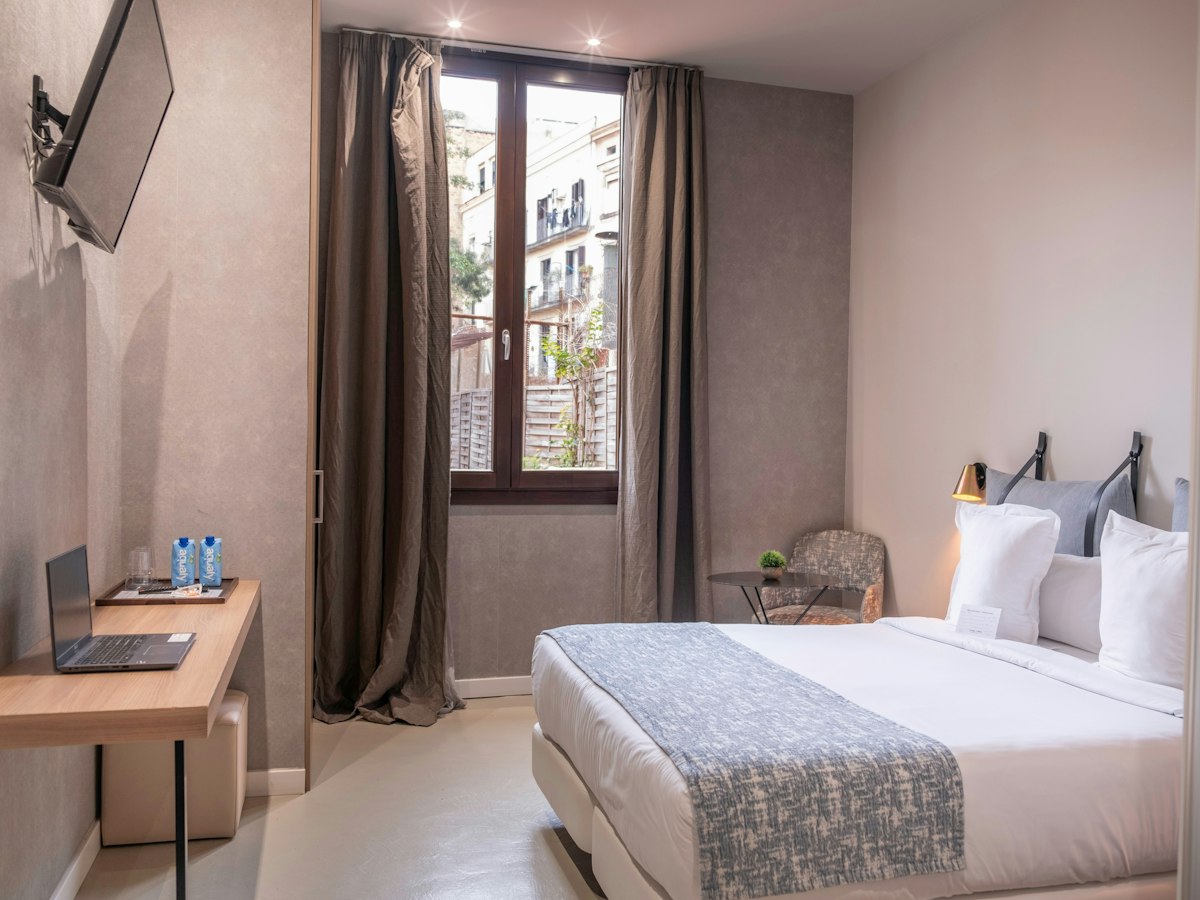 Room · Furnished · Ciutat Vella