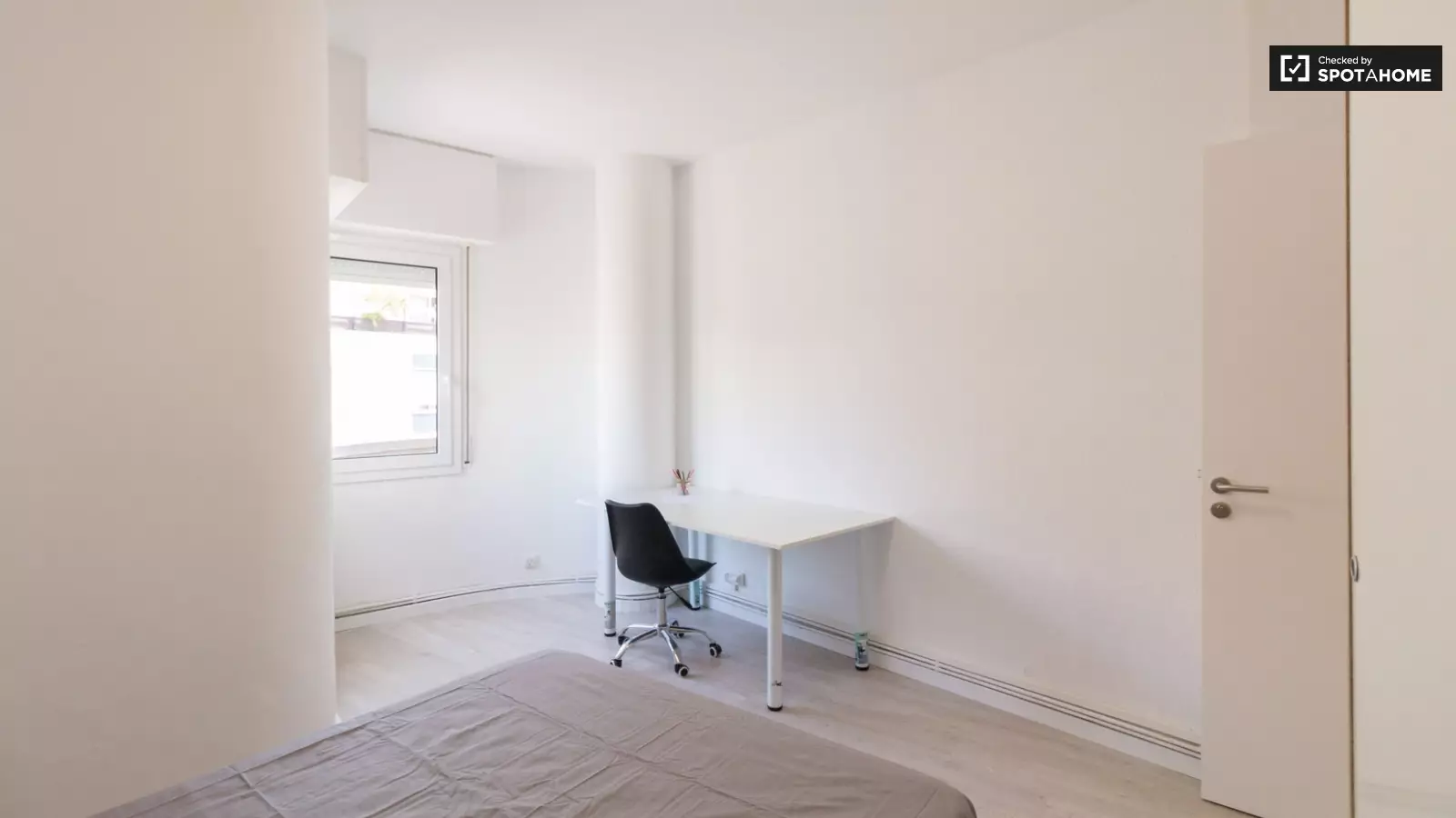 Furnished room in a 4-person shared flat in Sarrià–Sant Gervasi · 2