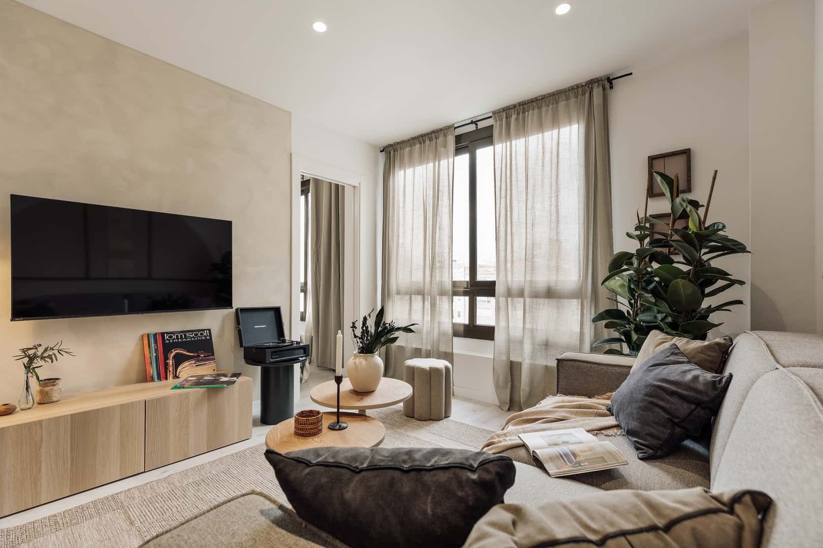 Furnished 2-bedroom flat in Eixample, 81 m² · 2