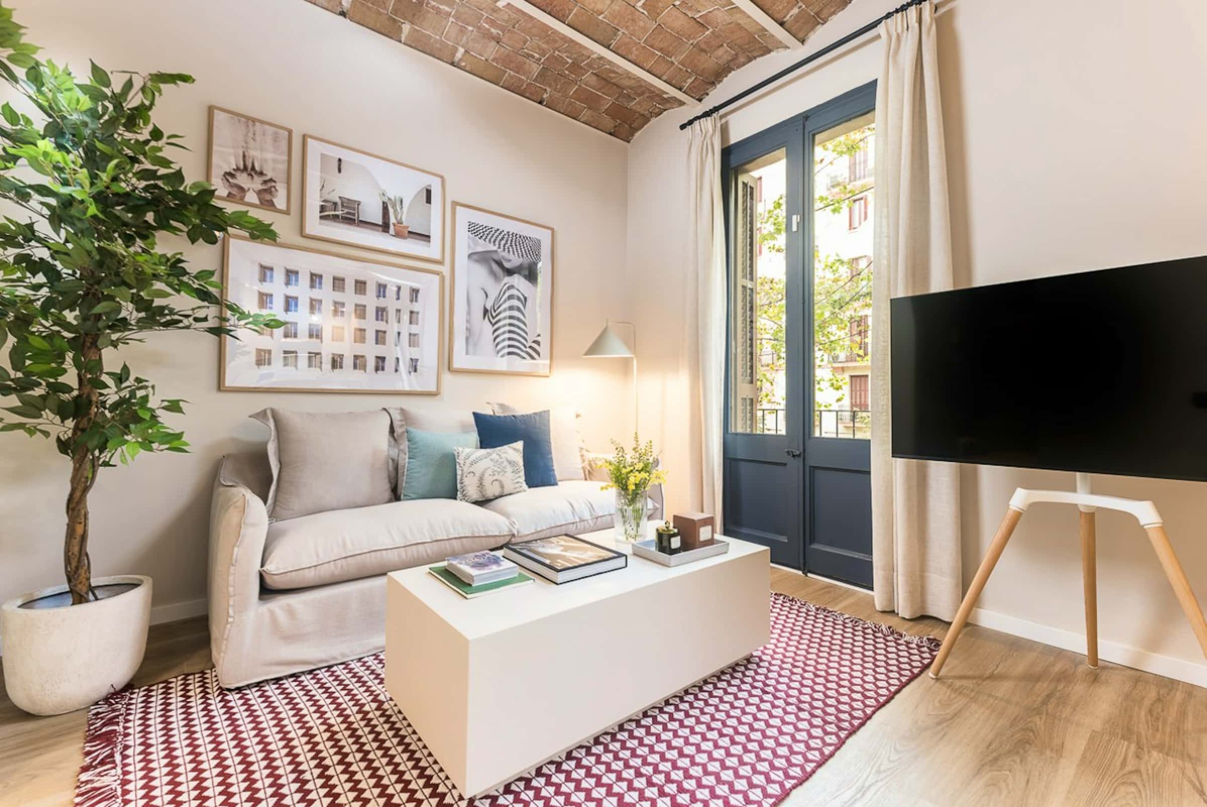 Furnished 2-bedroom flat in Eixample, 67 m² · 2