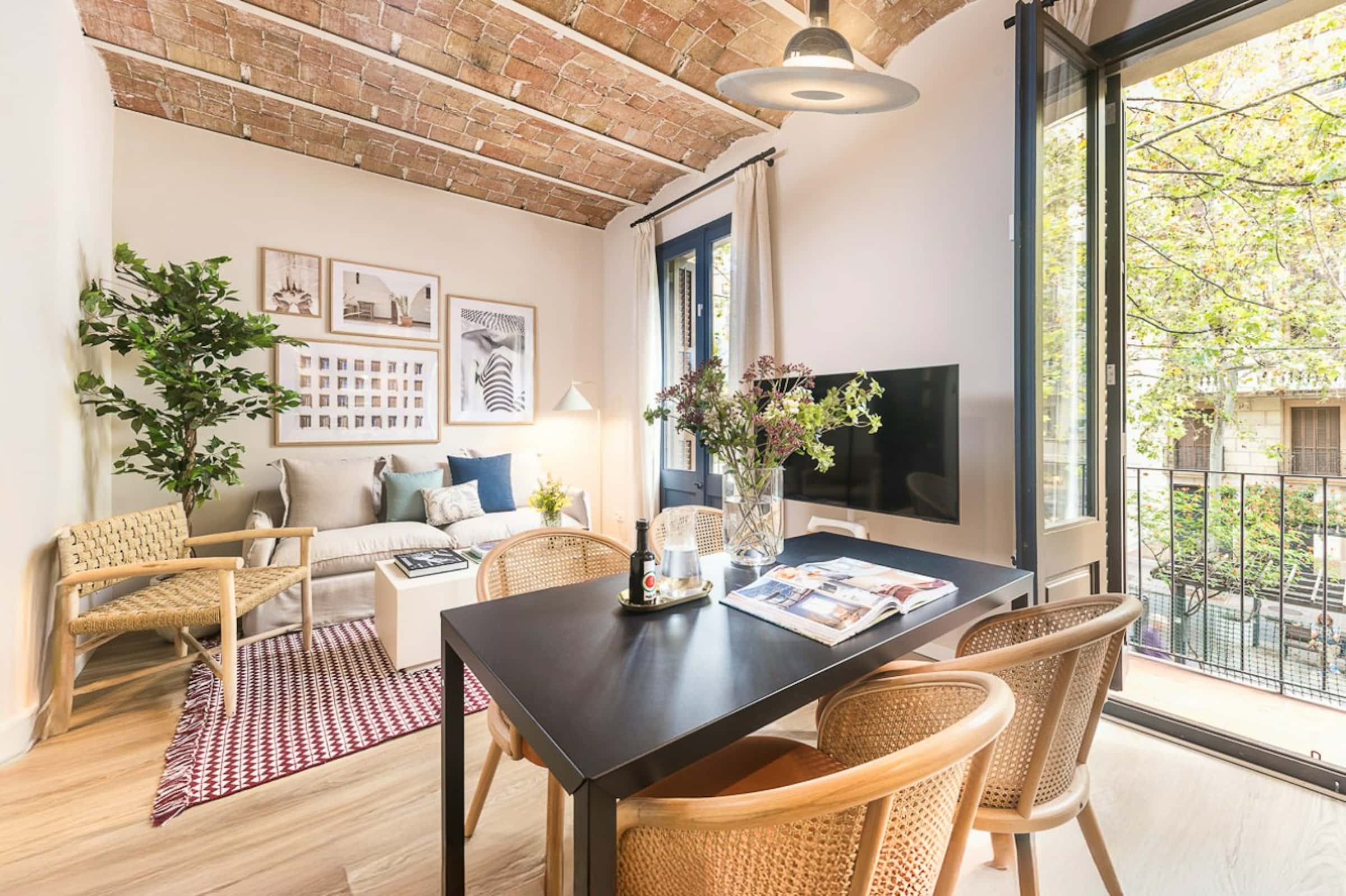 Furnished 2-bedroom flat in Eixample, 67 m² · 3