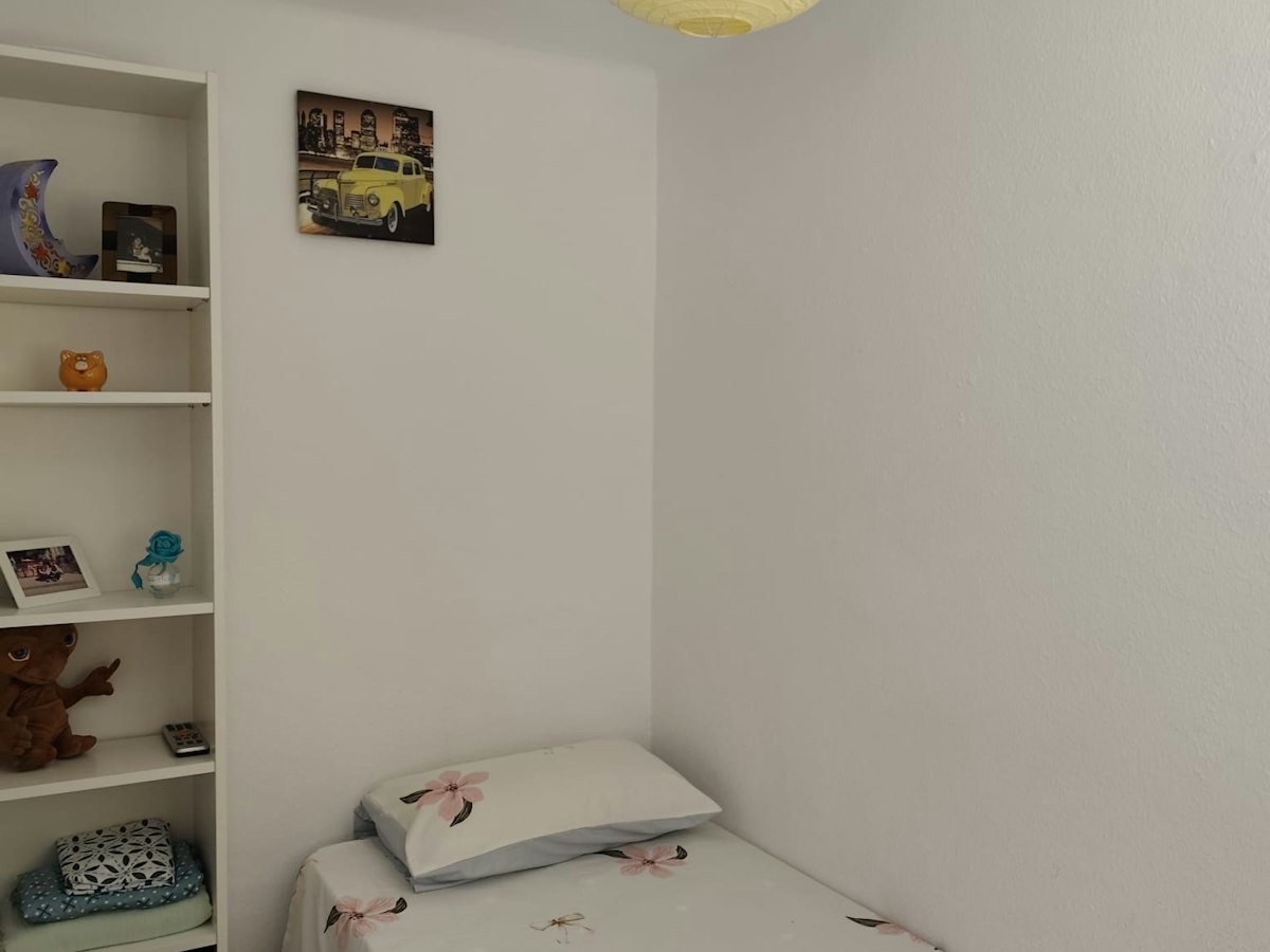 Furnished room in a 2-person shared flat in Sant Martí · 4