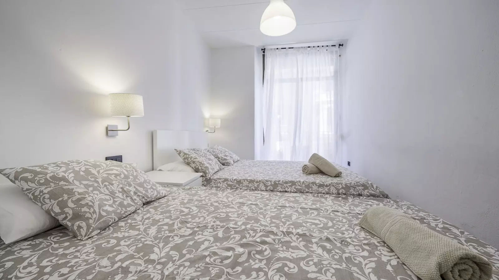 Furnished room in a 4-person shared flat in Ciutat Vella · 3