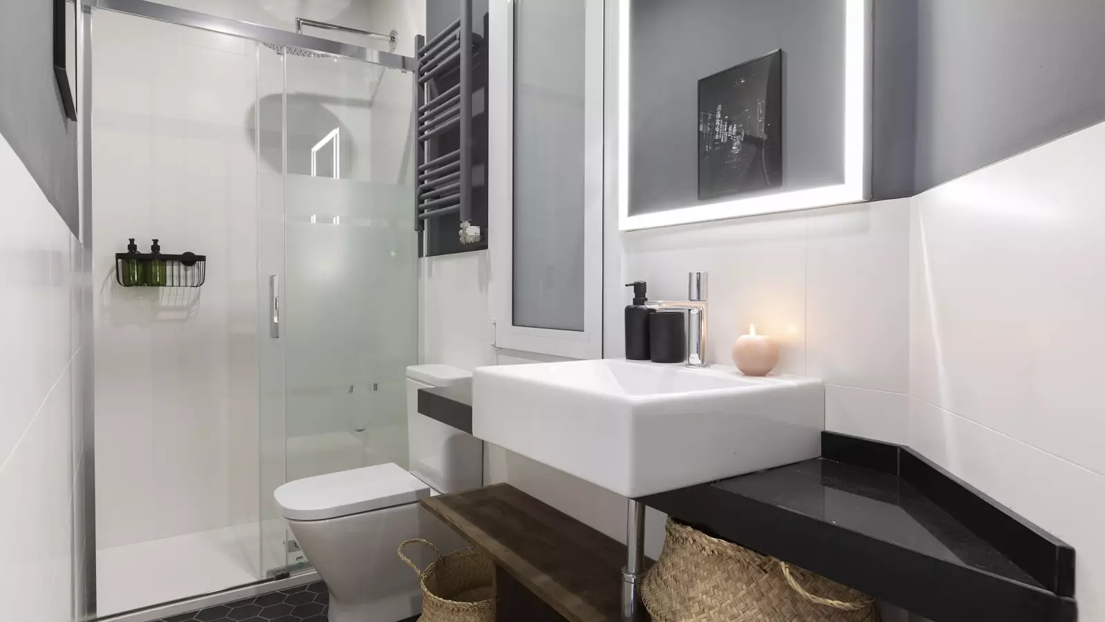 Furnished 2-bedroom flat in Eixample, 77 m² · 2