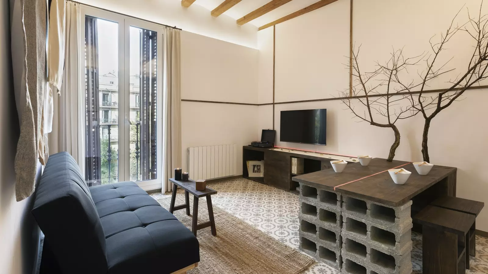 Furnished 2-bedroom flat in Eixample, 77 m² · 3