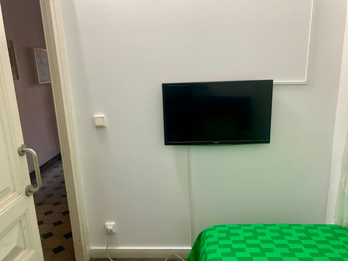 Furnished room in a 4-person shared flat in Eixample · 2