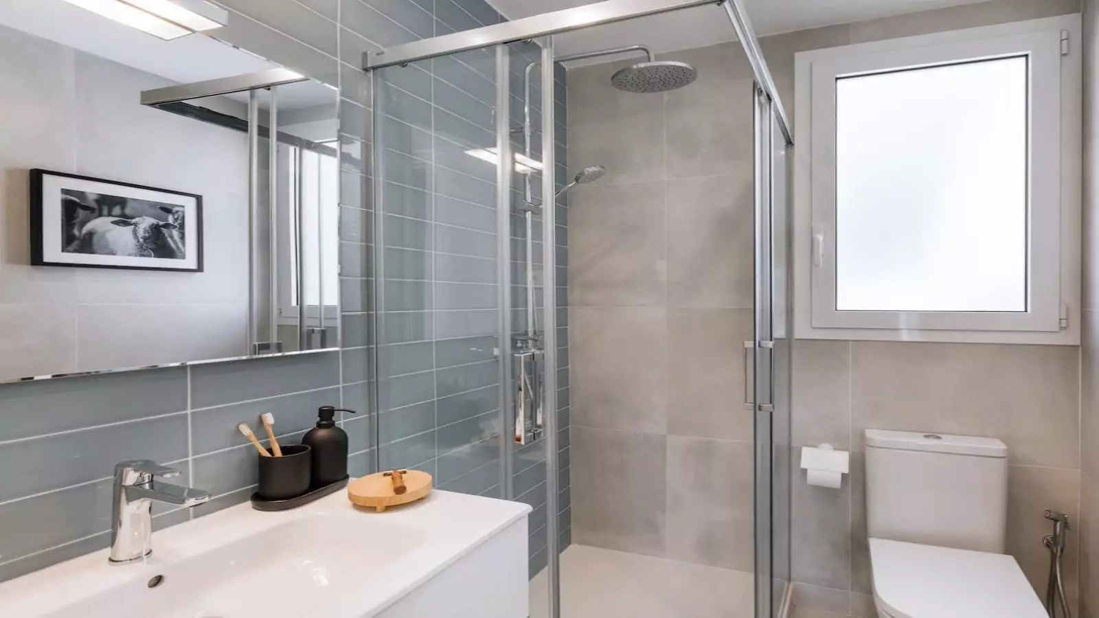 Furnished 2-bedroom flat in Eixample, 95 m² · 2