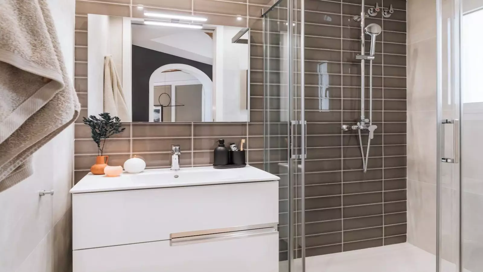 Furnished 2-bedroom flat in Eixample, 95 m² · 4
