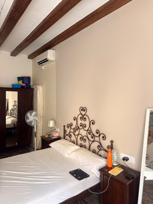 Room in a 3-person shared flat in Ciutat Vella · 2