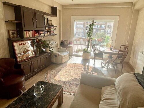Room in a 3-person shared flat in Eixample · 4