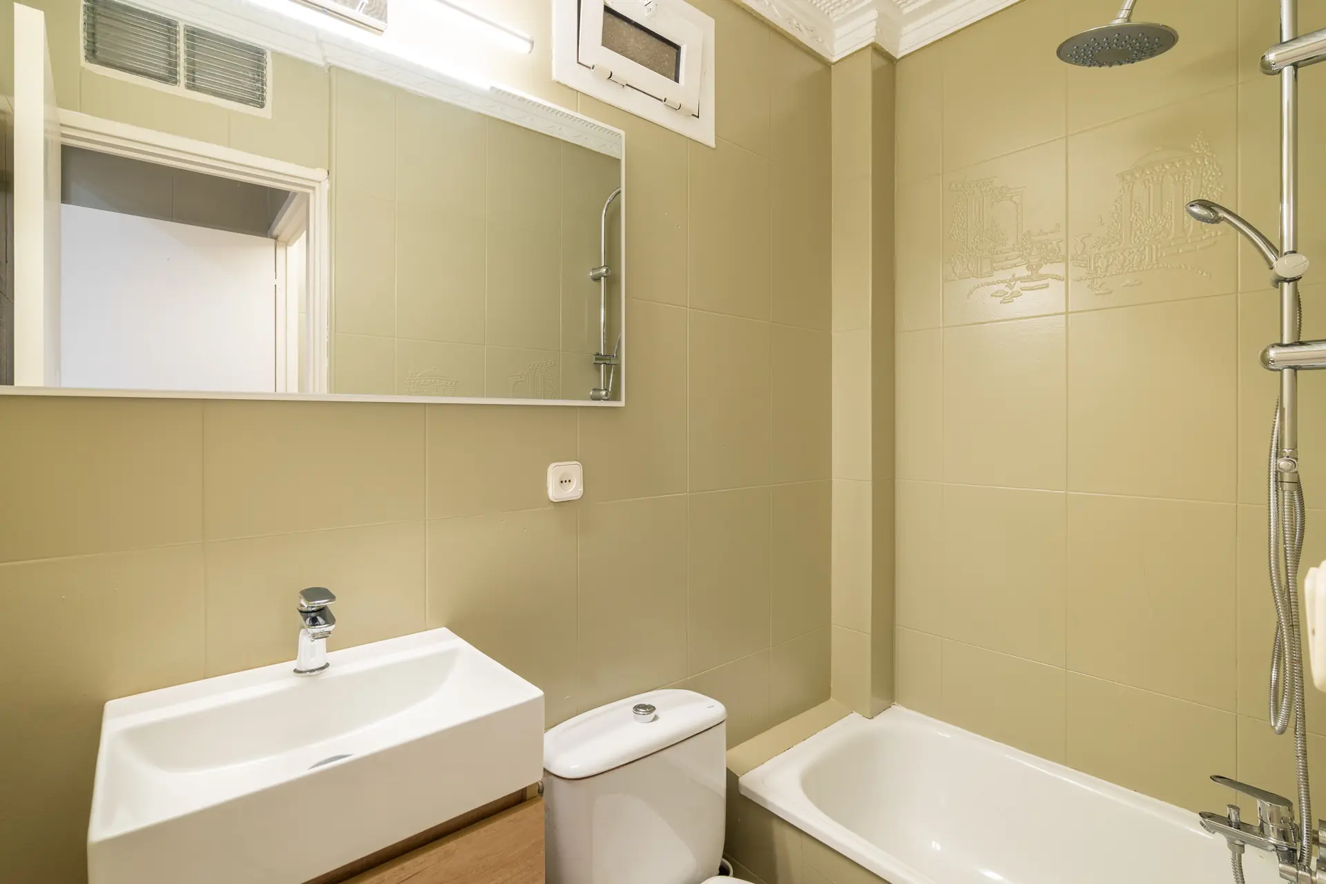 Furnished room in a shared flat in Sant Martí