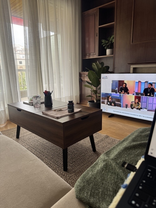 Room in a 2-person shared flat in Eixample · 2