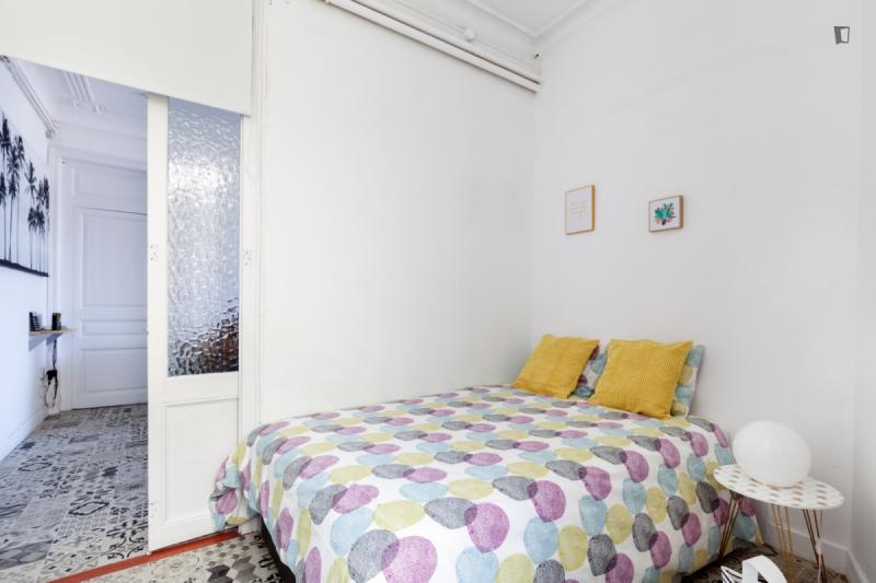 Furnished 9-bedroom flat in Gràcia · 2