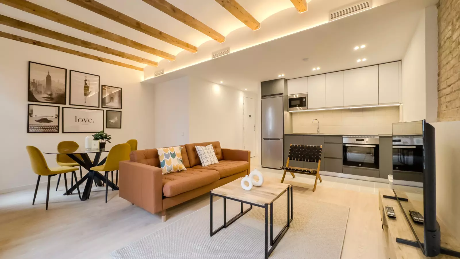 Furnished 2-bedroom flat in Sants-Montjuïc, 74 m² · 3
