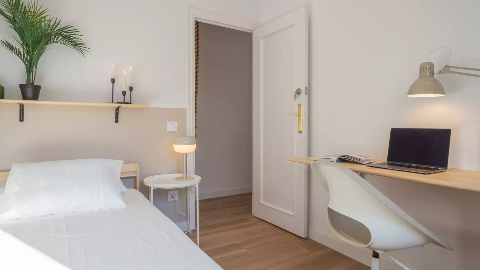 Furnished room in a 7-person shared flat in Sants-Montjuïc · 2
