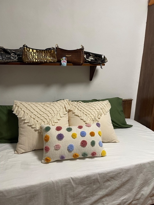 Room in a 4-person shared flat in Eixample · 2